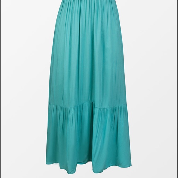 NEW•XL•KIANNA SWEETHEART NECK HALTER BANDEAU MIDI DRESS• - Picture 4 of 15